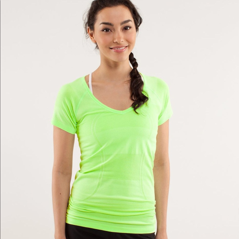{Lululemon} Swiftly Lightweight Running V-Neck Tee